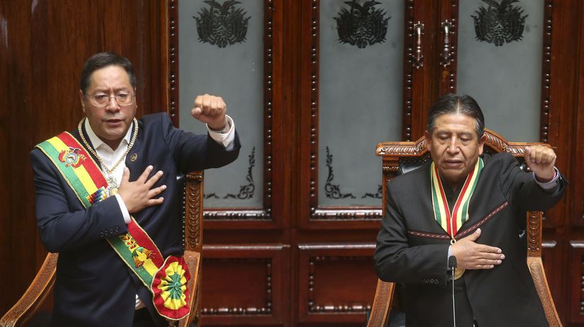 Bolívijský prezident Luis Arce (vľavo) a...