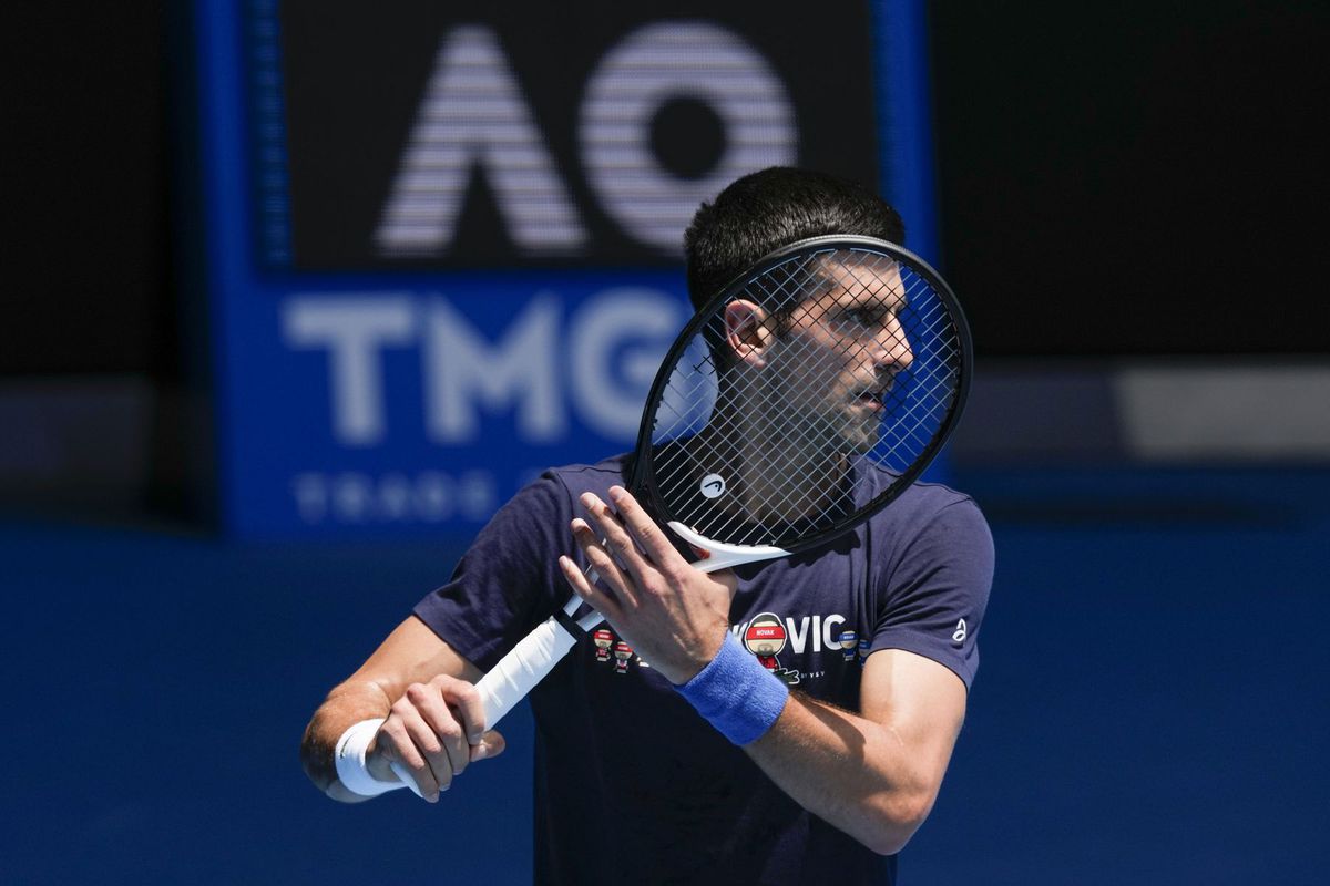 Novak Djokovič počas tréningu v Melbourne....