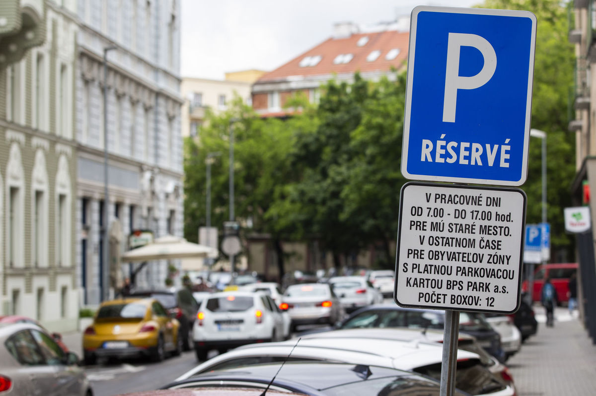 Prebratie správy parkovania v Starom Meste od...