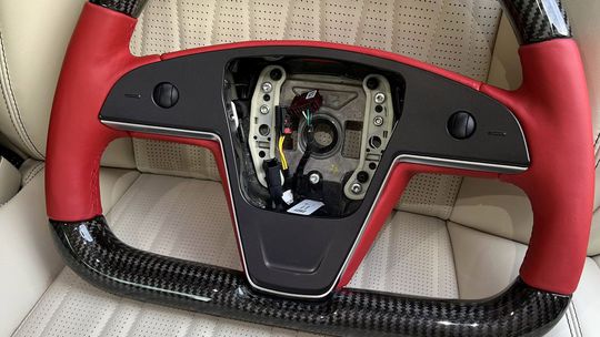 T Sportline - volant pre Teslu S a X