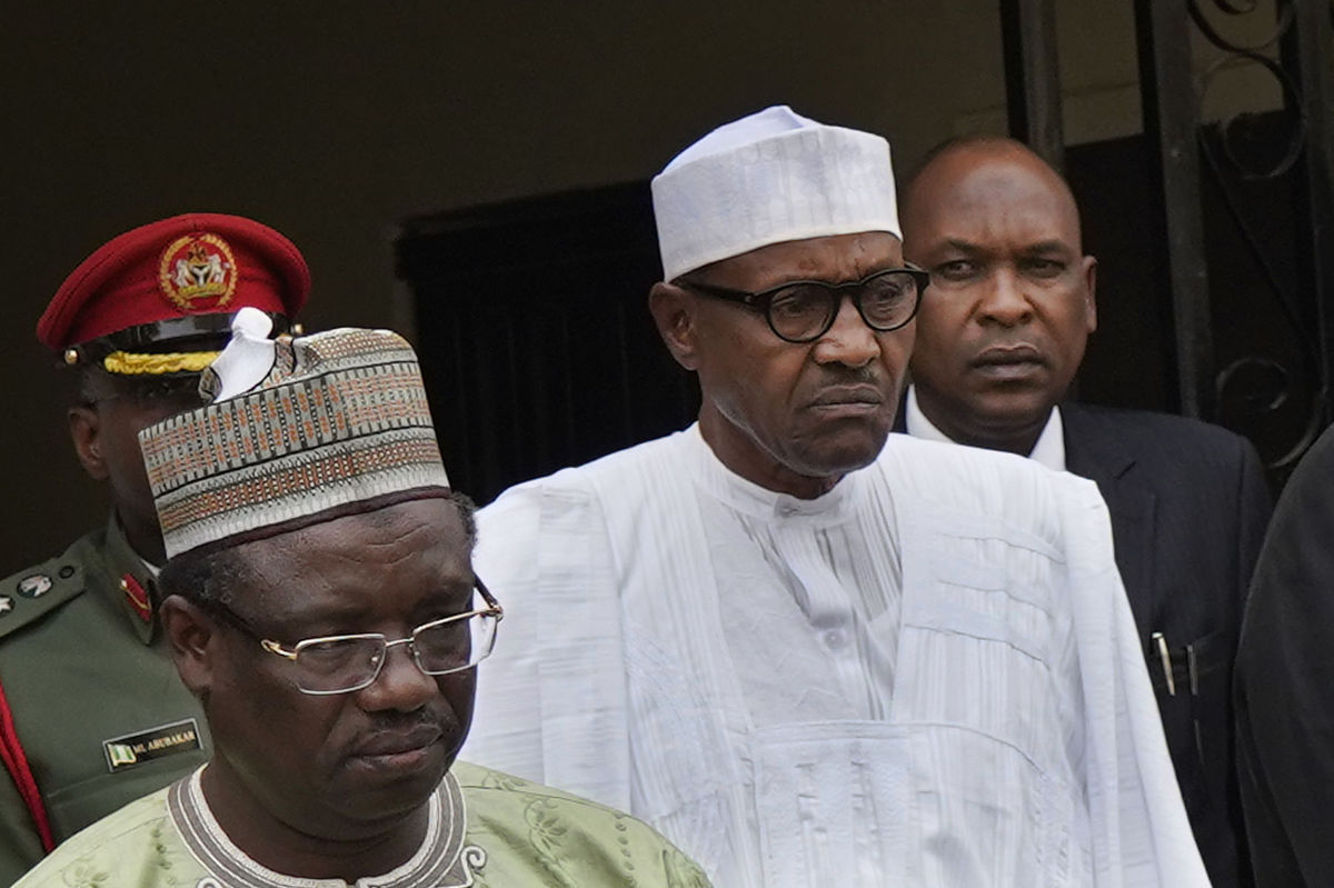 Uprostred nigérijský prezident Muhammad Buhari