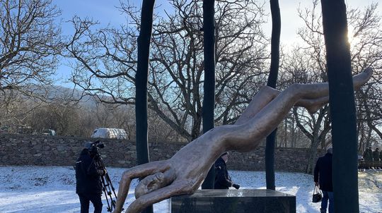 Hejce, 19. 1. 2021. Pamätník obetí nehody...