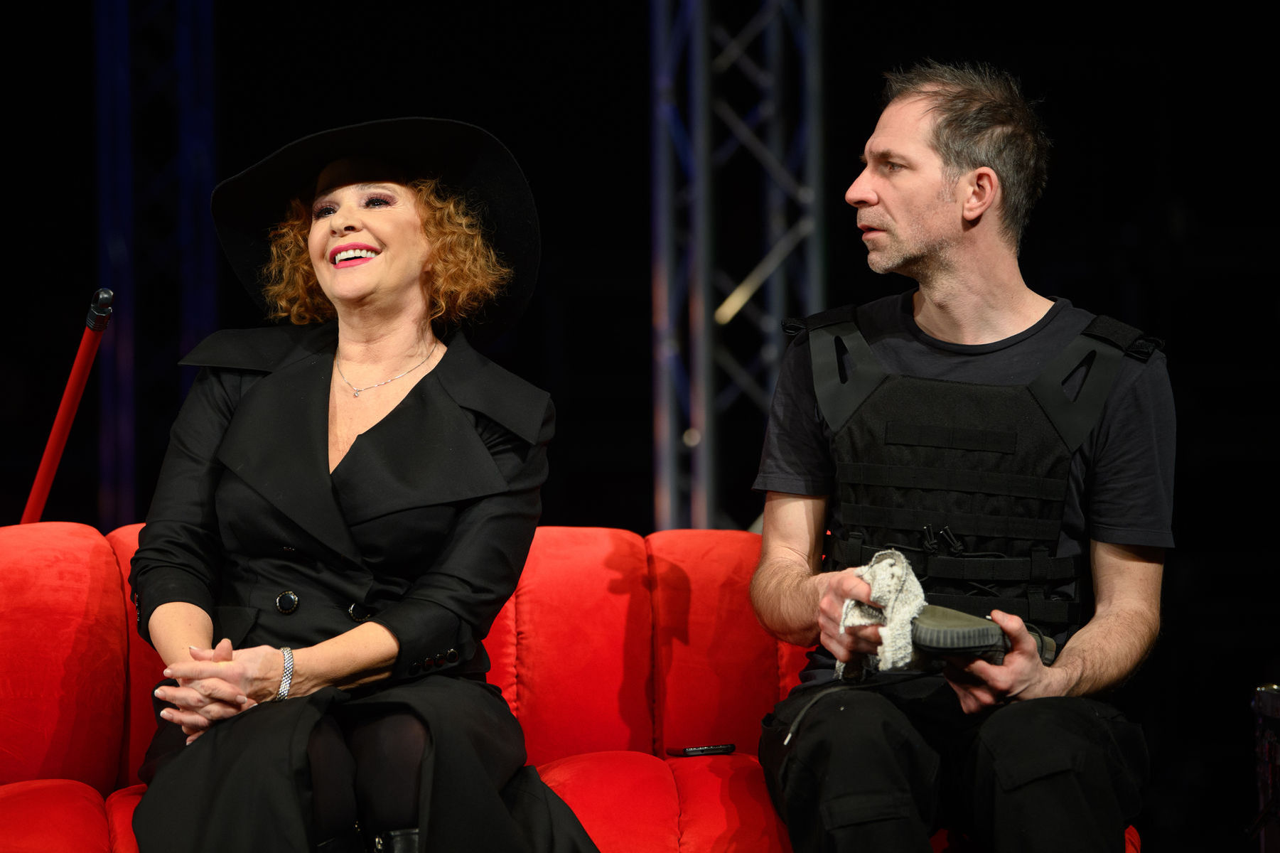 Kamila Magálová (Lucy) a Ondrej Kovaľ (člen...