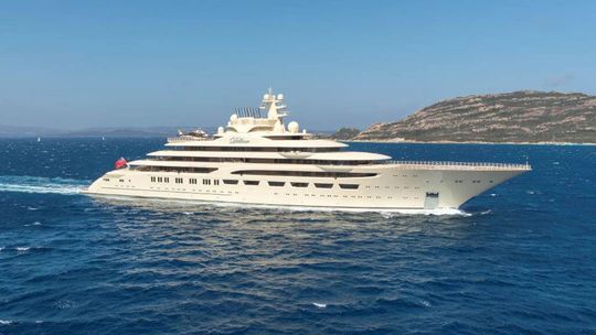 Jachta Dilbar Ališera Usmanova.