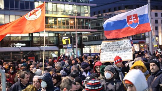 Protest proti obrannej dohode medzi Slovenskom...
