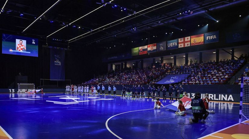 Hráči Slovenska a Chorvátska pred vzájomným...