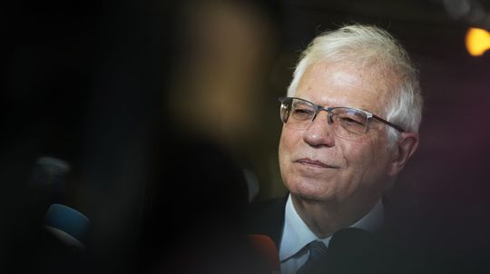 Borrell priznal zmiernenie napätia po stretnutí Macrona s Putinom
