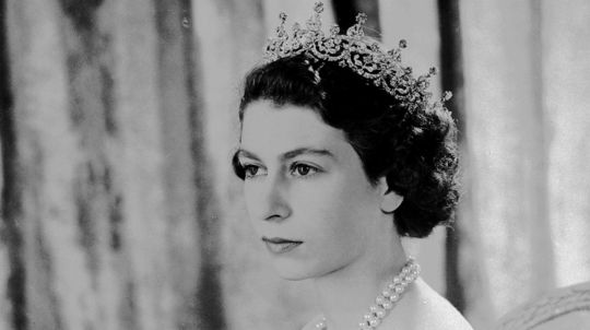 Britská kráľovná Alžbeta II. s diamantovým...