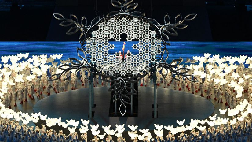 Olympijský oheň na štadióne Vtáčie hniezdo v...