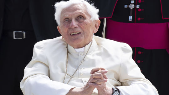 Benediktovi XVI. prejavilo počas troch dní úctu približne 200-tisíc ľudí