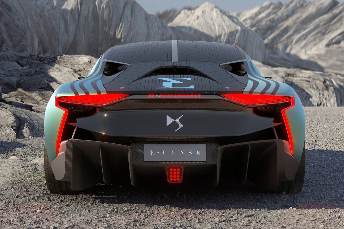 Koncept poháňajú dva elektromotory s výkonom...