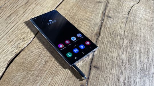 Predstavenie smartfónov Samsung Galaxy S22,...