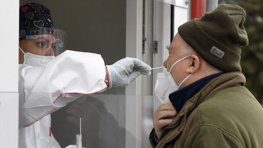 Nechcel test na covid, potom žaloval štát. Štrasburg mu odká