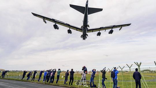 Americké bombardéry B-52 dorazili do Británie na cvičenia NATO