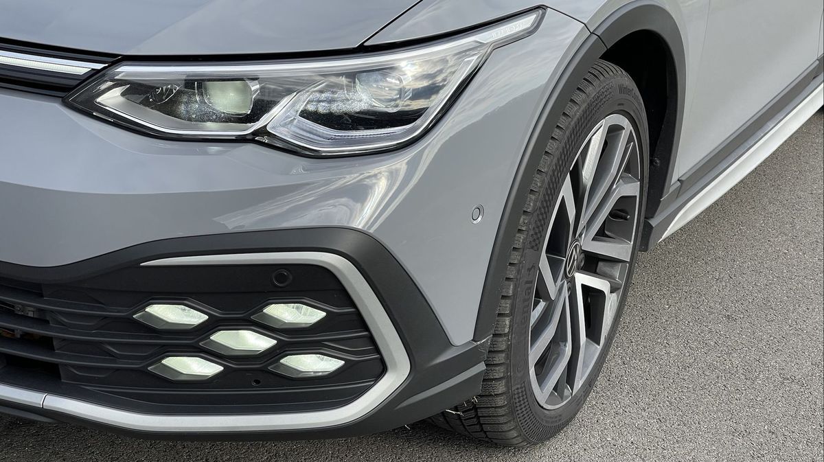 Golf Alltrack má pomerne originálne riešené...