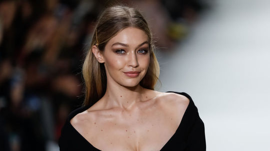 Modelka Gigi Hadid sa niekoľko týždňov...