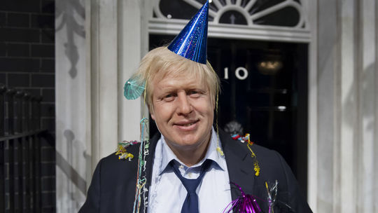 Boris Johnson končí v britskom parlamente. Osudným sa mu stali večierky počas lockdownu