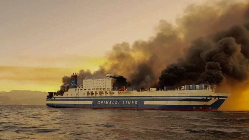 Grécko Taliansko loď výletná požiar