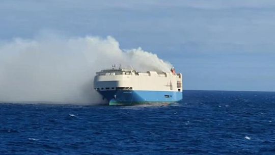 Požiar lode Felicity Ace, naloženej prevažne...