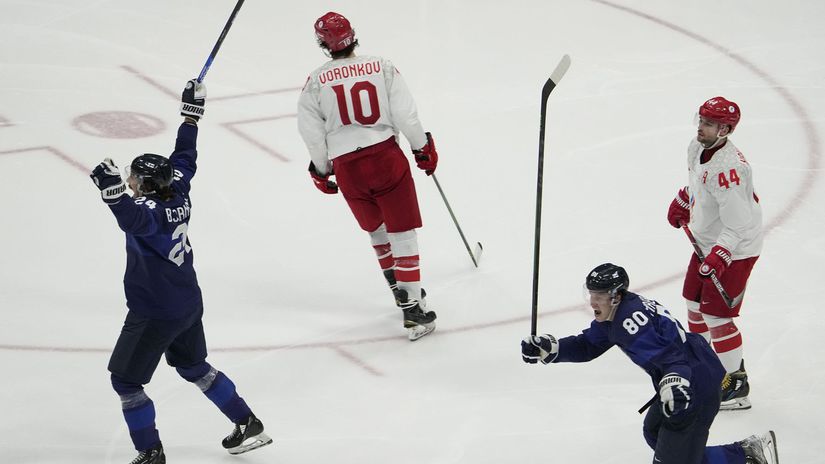 Fín Hannes Bjorninen oslavuje gól v zápase...