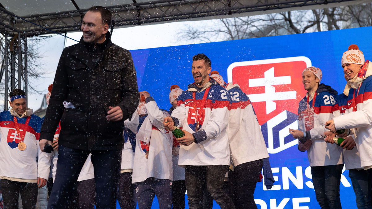 Miroslav Šatan na oslavách olympijského bronzu.