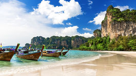 NEPOUZ, Thajsko je otvorena  turistov vpusta na zaklade troch modelov. - Shutterstock.jpg