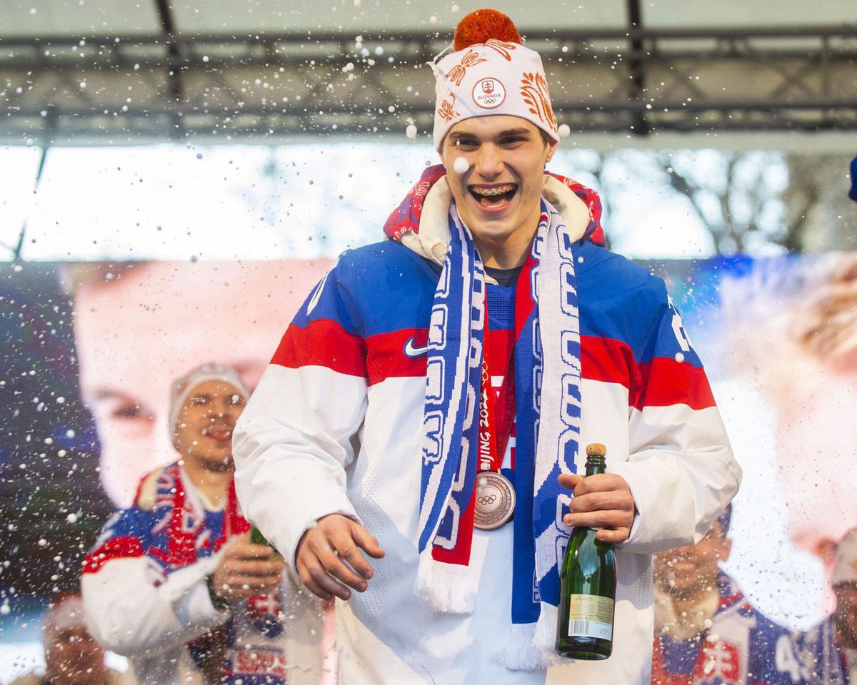 Juraj Slafkovský počas osláv olympijského...