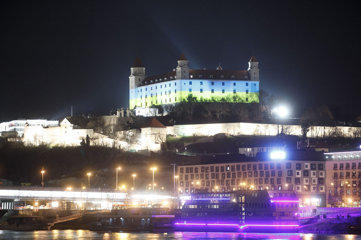 Bratislavský hrad vo farbách Ukrajiny