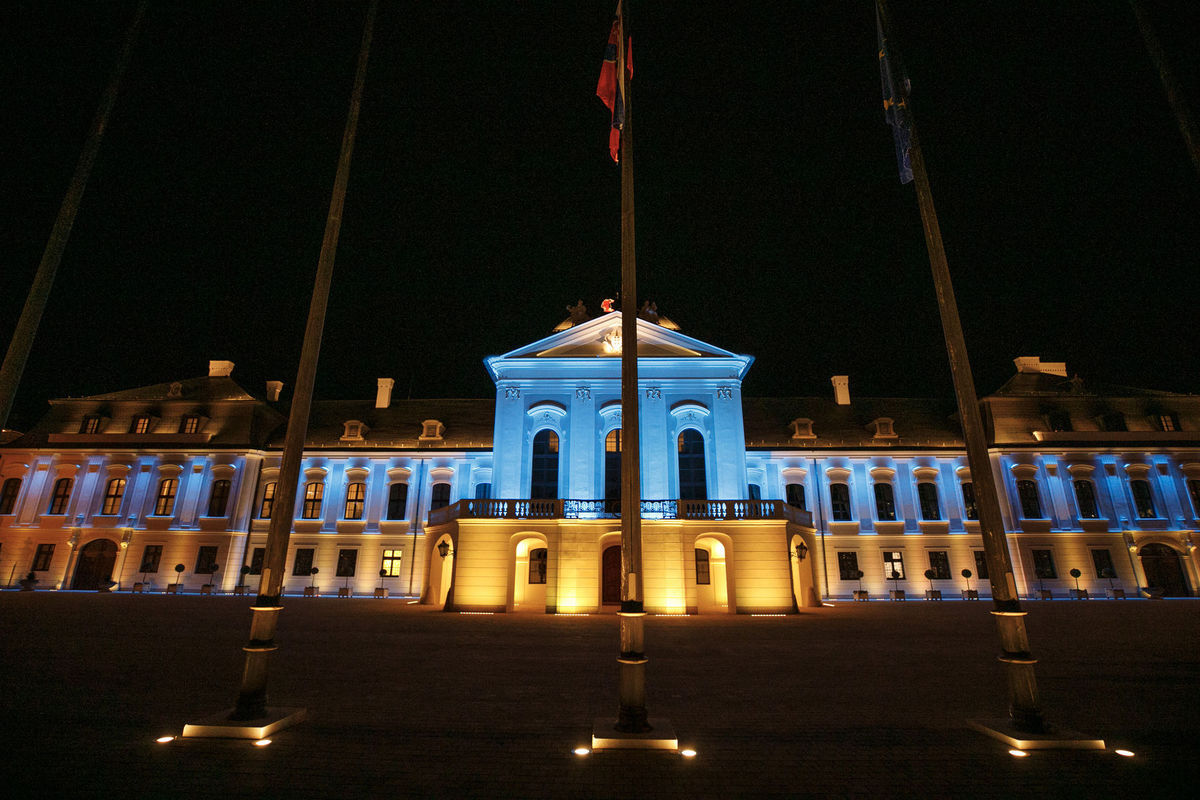 Prezidentský palác vo farbách Ukrajiny