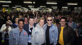 Skupina New Kids On The Block s členmi (zľava:...