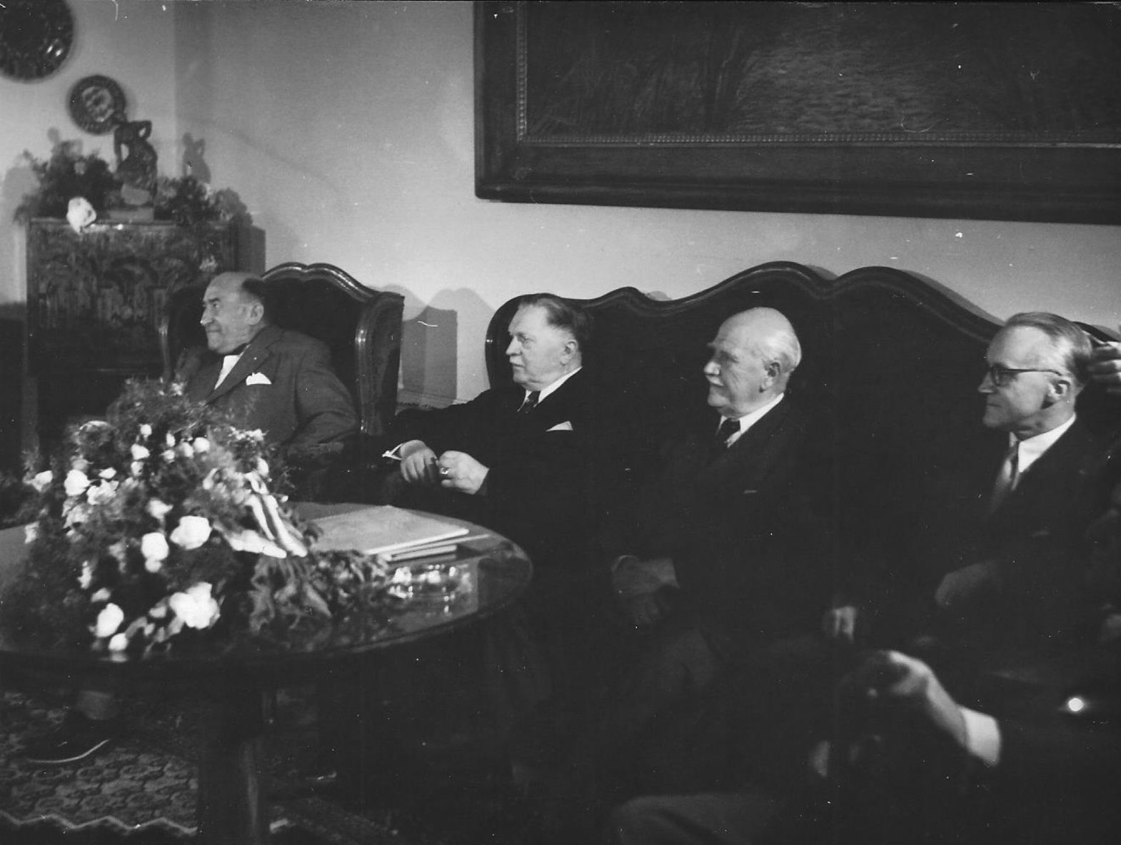 Snímka z roku 1956 so zakladateľmi SOZA -...