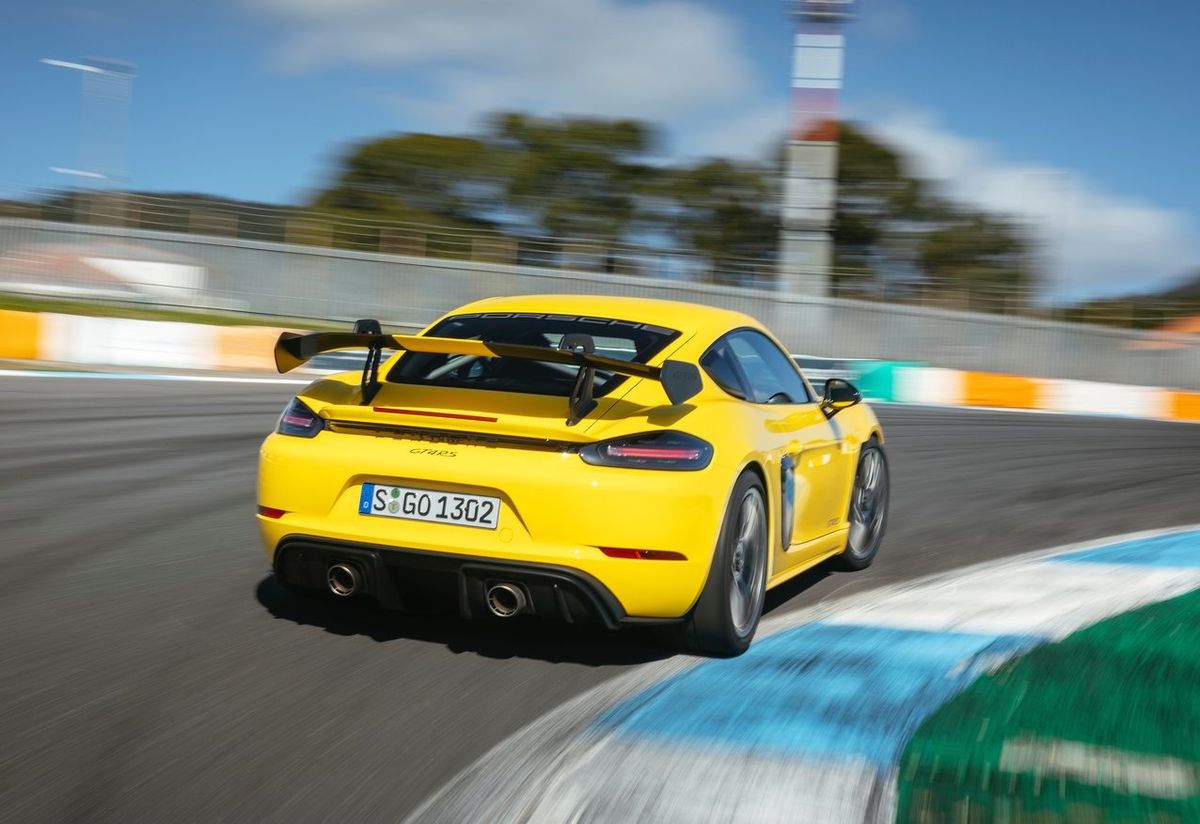 Porsche 718 Cayman GT4 RS dosahuje väčší...