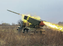 Na Ukrajine bojujú raketomety RM-70 z Česka proti ruským Gradom. Kto je lepší?