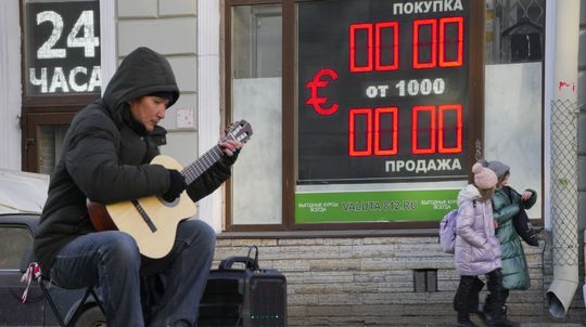 Hovorca Kremľa: Ruská ekonomika zažíva šok, sankcie sú ekonomickou vojnou 