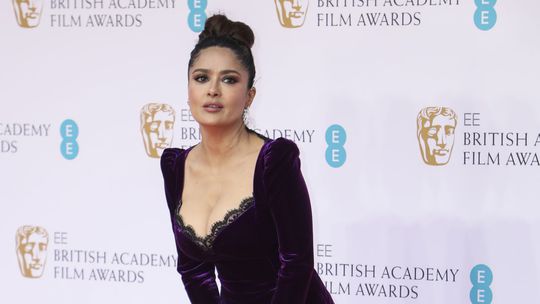 Herečka Salma Hayek zvolila na slávnostný večer...