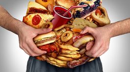 obezita, prejedanie sa, jedlo, fast-food, nadbytok, 