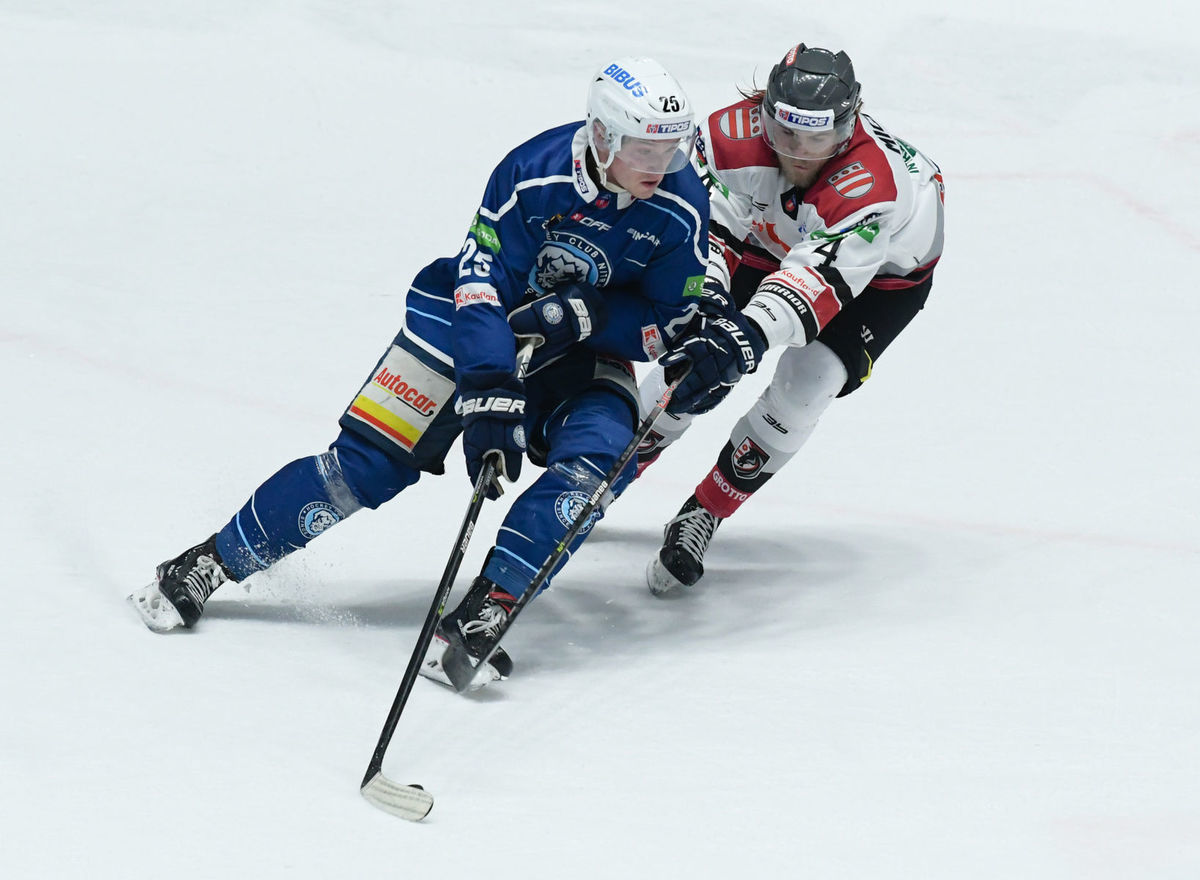 Samuel Buček (vľavo) v drese Nitry.