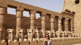 NEPOUZ v Karnak chrame v Luxore