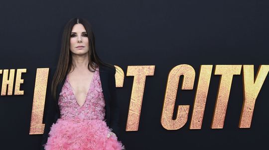 Sandra Bullock na premiére filmu The Lost City...