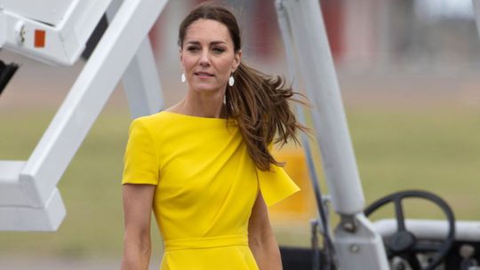 Princ William a jeho manželka Kate prileteli na...