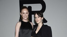 Rachel Brosnahan  (vpravo) a jej sestra Lydia Brosnahan