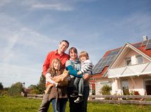 dom, rodina, bývanie, šetrenie, energie, fotovoltika, slnečná energia