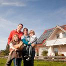 dom, rodina, bývanie, šetrenie, energie, fotovoltika, slnečná energia