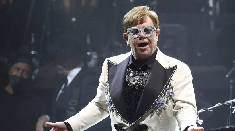 Elton John má vo zvyku každé leto pripraviť...