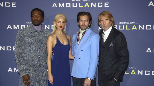 Zľava: Herci Yahya Abdul-Mateen II, Eiza...