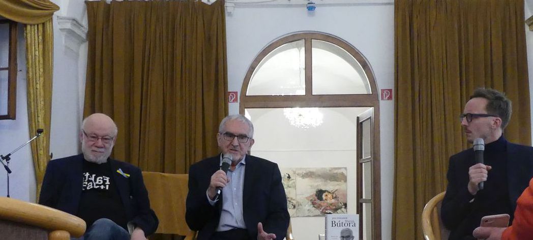 Autori Ján Štrasser a Martin Bútora pred pár...