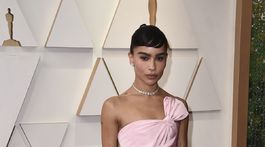 94th Academy Awards - Zoe Kravitz v šatách z dielne Saint Laurent. 