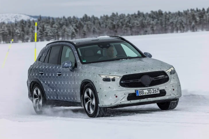 Predsériové prototypy nového SUV GLC sa už...
