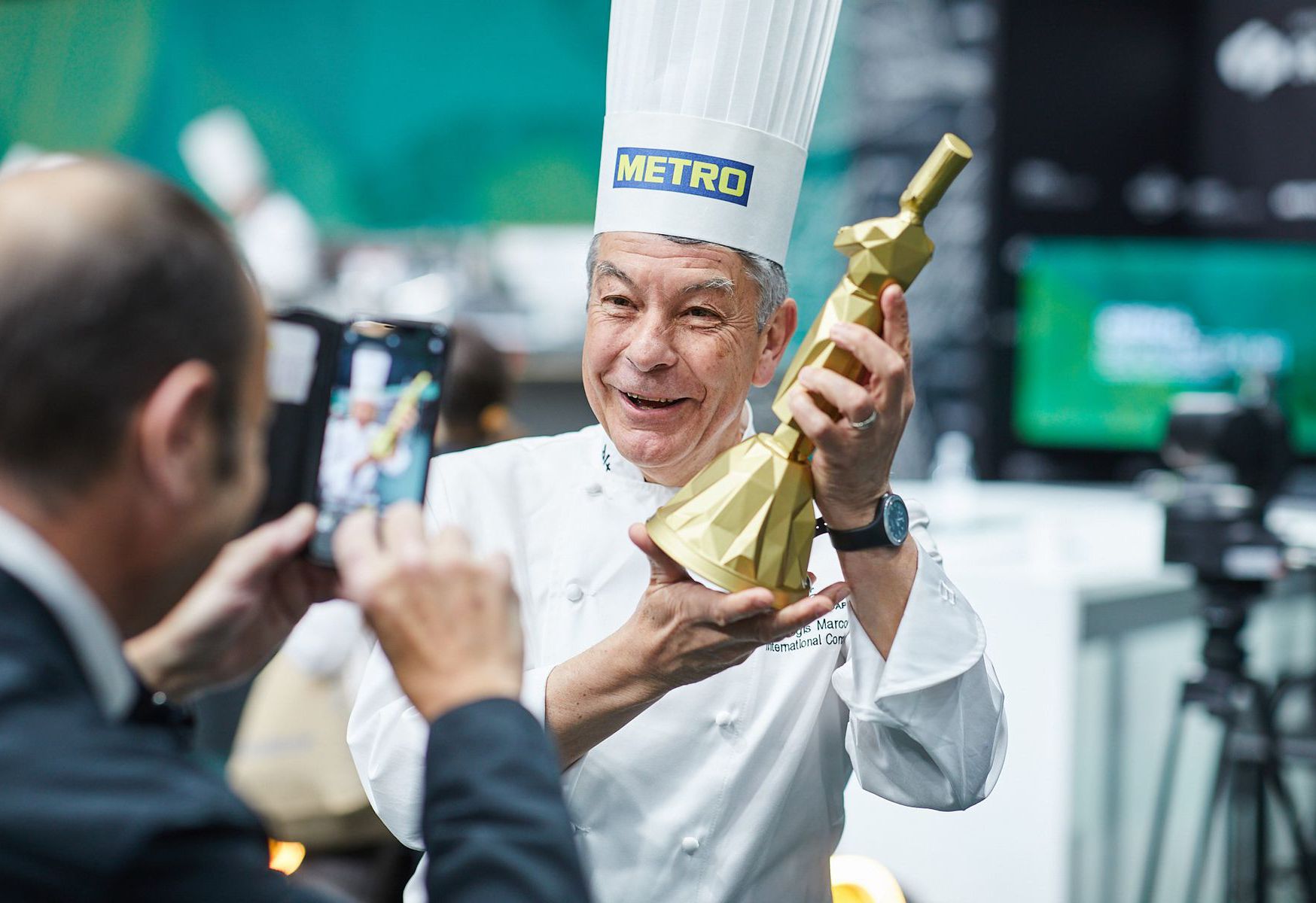 Zlatá soška Bocuse d'Or je považovaná za...