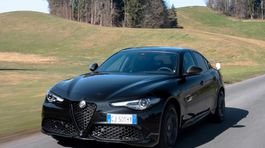 Alfa Romeo Stelvio a Giulia Estrema - 2022